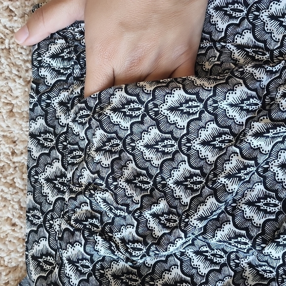 H&M viscose black and white pants size 4 - Picture 3 of 3